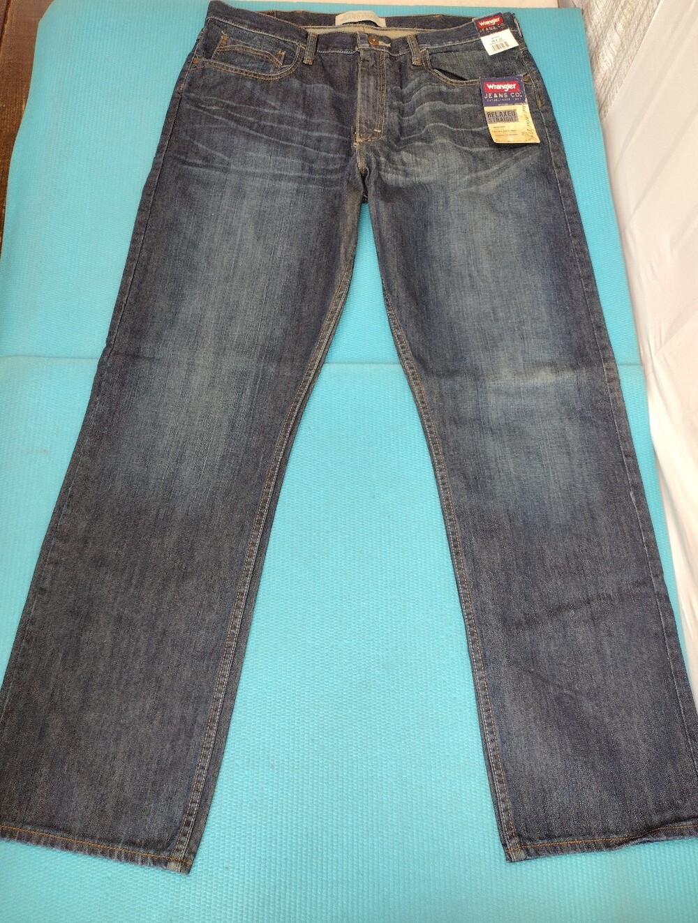 NWT Wrangler Men's Relaxed Straight Lower Waist Jeans 36x32